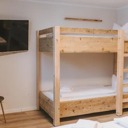Schneeglück Und Schneeliebe Gruppenunterkunft Mit Sauna Und Terrasse Für Bis Zu 21 Personen Apartment *